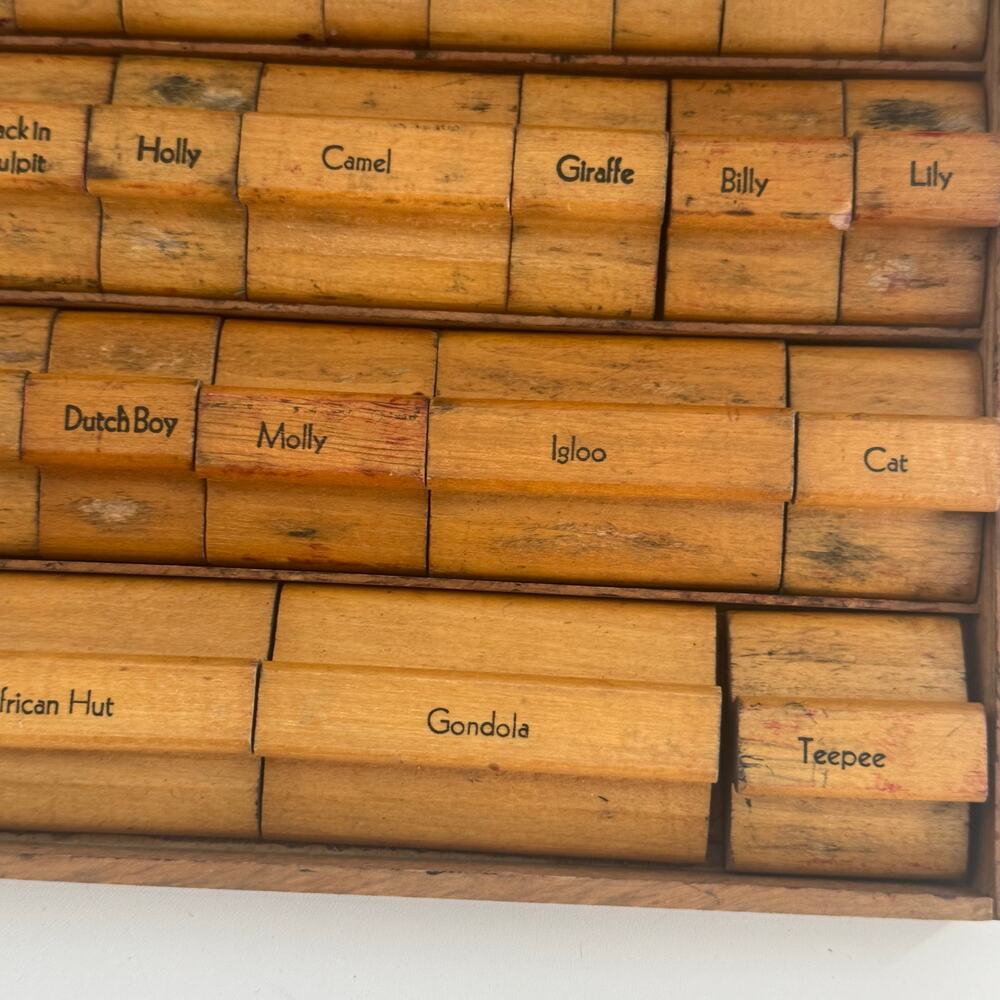 Vintage 1930s Creative Pictured
Printer Ink Stamp Tray with 40
Stamps Rare - Picture 3 of 13